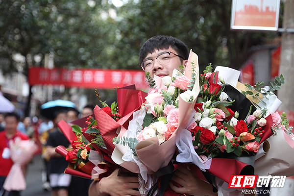 组图|组图丨向日奔跑，一举夺魁