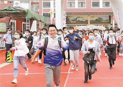 普高生|曲靖昨日60135人参加高考 比去年多4465人