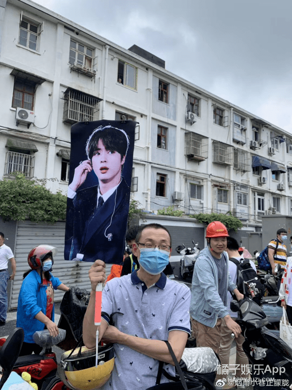 数完|高考高能现场！家长带王一博立牌陪考，考生数完天坛砖还得再约金字塔