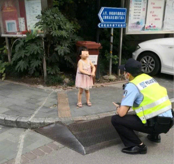 家人|仗着能背爸爸手机号10个数字，4岁囡独自上街