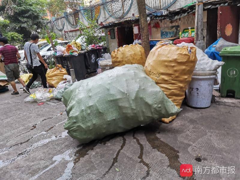 餐饮|小区餐饮和居民垃圾同扔一处成脏乱差？记者帮介入后物业提前改造