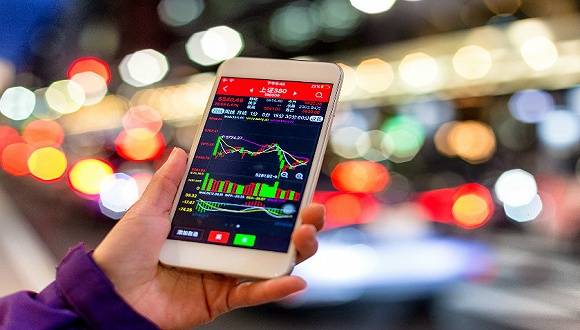 成交额|两市成交额维持1.5万亿高位，13亿资金追捧东方财富