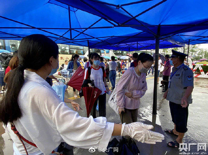 赵家慧|高考第二日，安徽歙县综合、外语科目考试正常开考