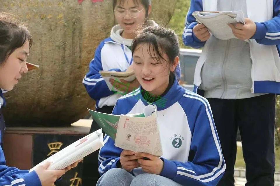 陈薇薇|高三女生弥留之际捐献遗体，高考当日妈妈发文缅怀