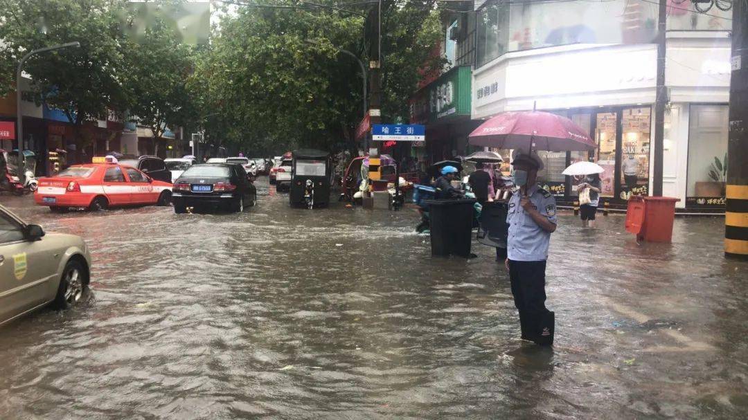 高考|【护航高考】风里雨里，我守护你……