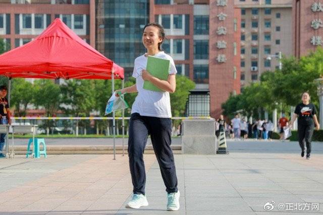 考场|走出考场的轻松一刻