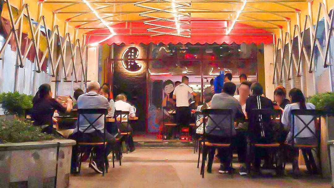 厦门|早该被夸了!3年连开13家!厦门烧烤排队王