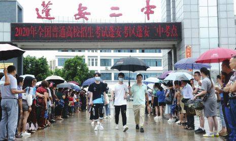 考试|全力护航 2600余名考生平安赴考