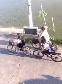 搞笑GIF: 隔着屏幕都能感觉到疼