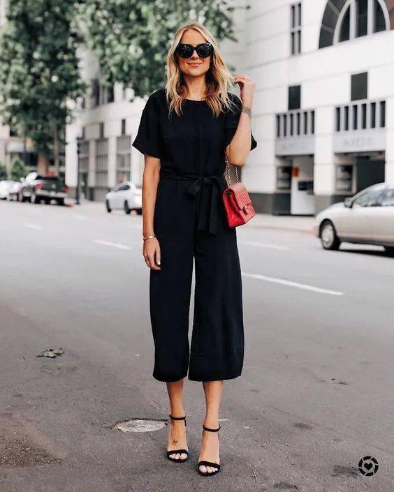 层次感|灵感穿搭 | 一件基础款的工作日之旅