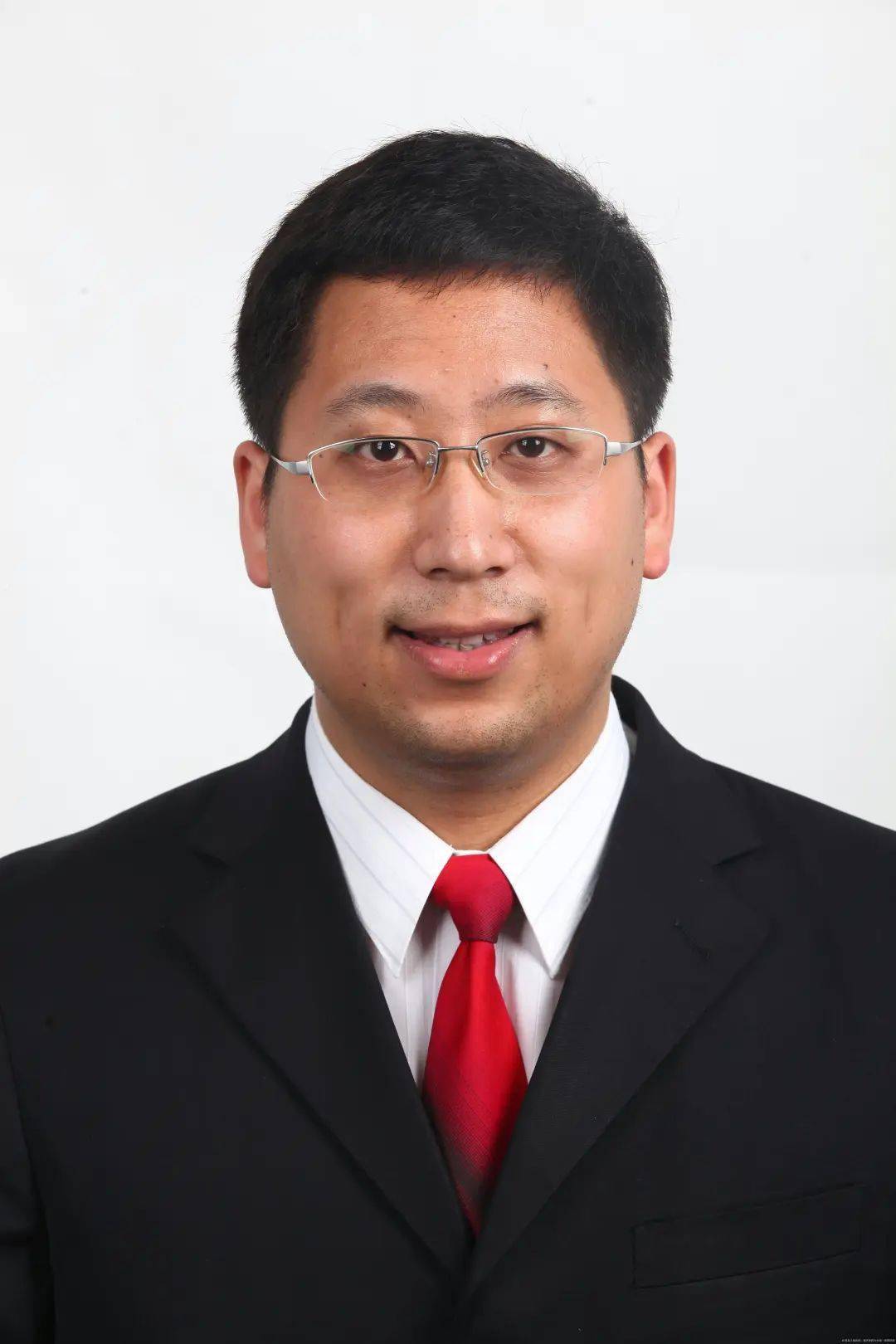 徐皓副主任医师，从事普外科临床工作10余年，熟练掌握普外科常见病的诊