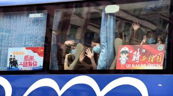 高考|?高考结束！开心到“劈叉”！