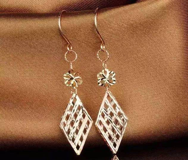 黄金|彩金戴久了竟然会掉色？不是买到假货，就是.....