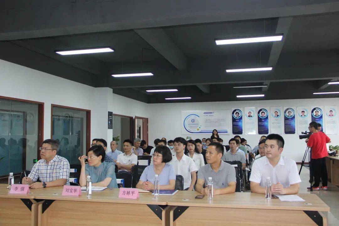在成果推介环节,宁智院执行院长于兴虎为参会的市区