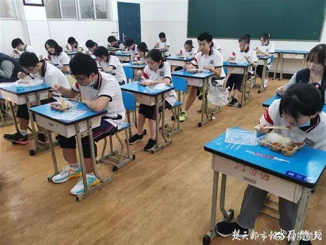 中非|武汉高中非毕业年级今日复学