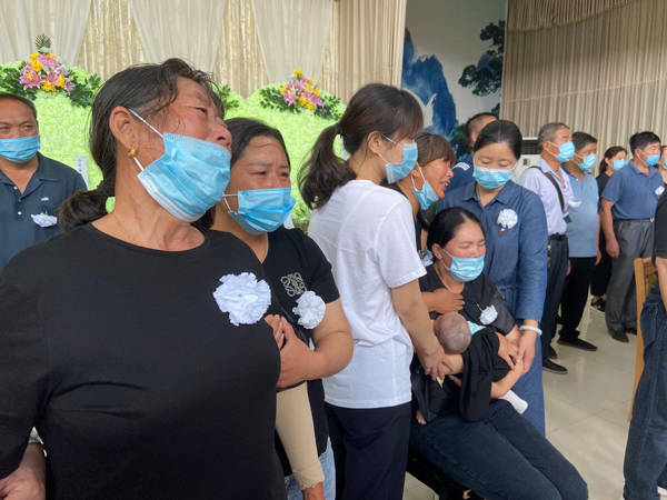 江甦淮安重大暴力襲警案始末︰當著母親和三弟面持刀殺警 江甦淮安重大暴力襲警案始末︰當著母親和三弟面持刀殺警