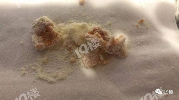 13个月大的宝宝吃的奶粉里出现红色结块，杭州宝