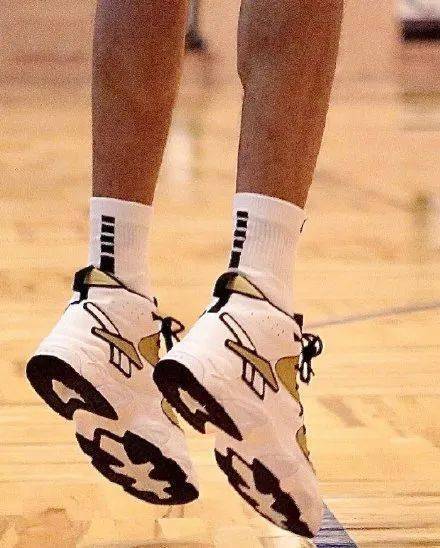 塔克|复赛在即！塔克真的会穿 Dior x Air Jordan 1 上场比赛？