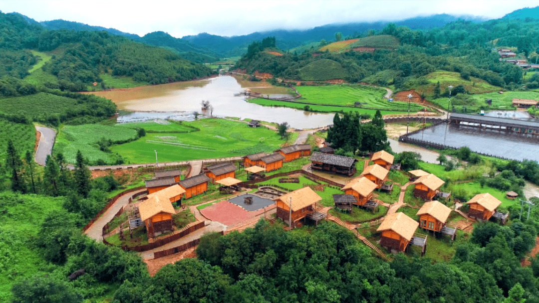 德宏辖区有三县两市,分别是 葫芦丝之乡—梁河县 (大盈江湿地公园)