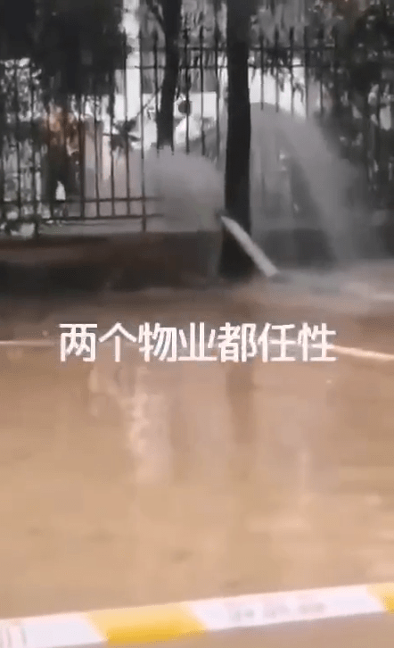 管委会称南昌“两小区互相排水”系误会，雨后排水不畅有车被淹