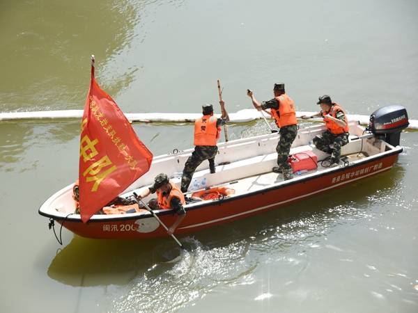 油污|福建龙岩新能源企业意外火情后续：武警阻击油污流出