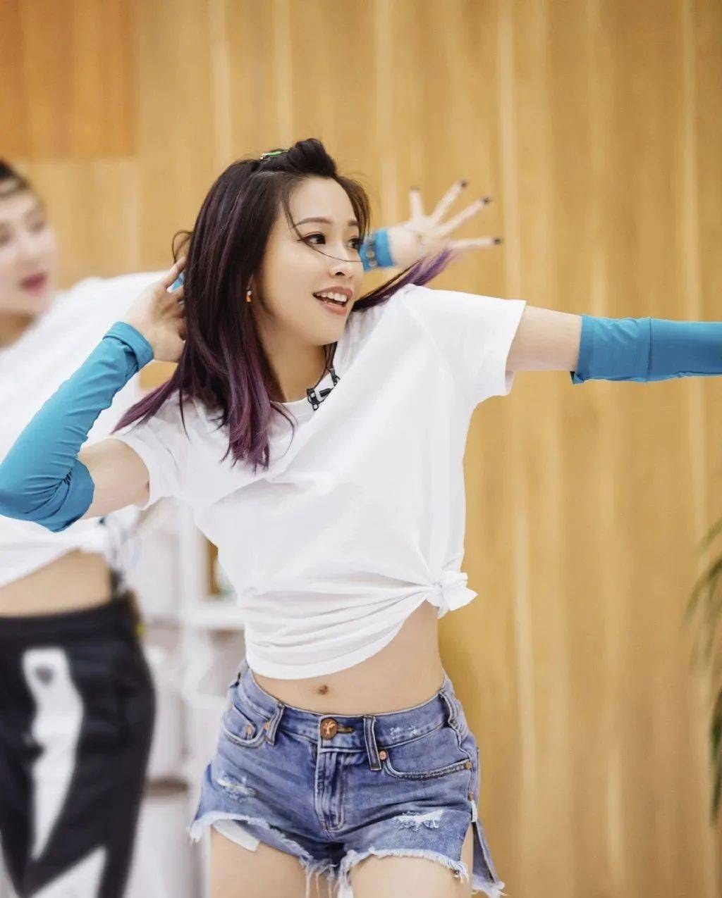 刘海染|看了王一博的新发色,我又动心了…