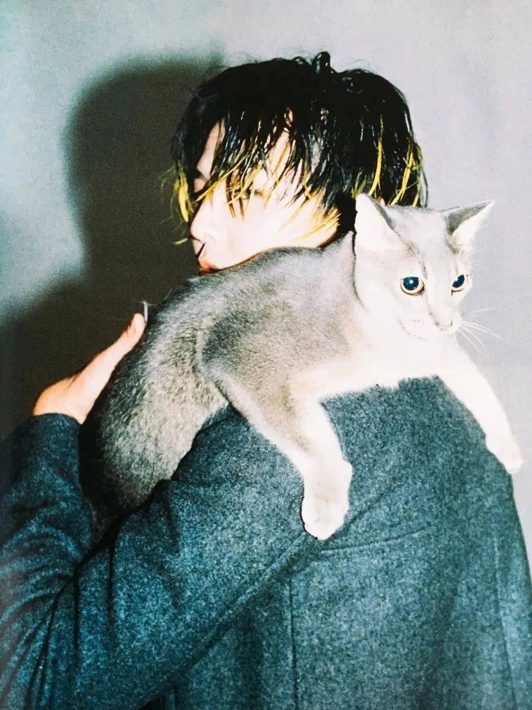 刘海|看了杨超越、Jennie们的非主流挑染 我居然有点心动