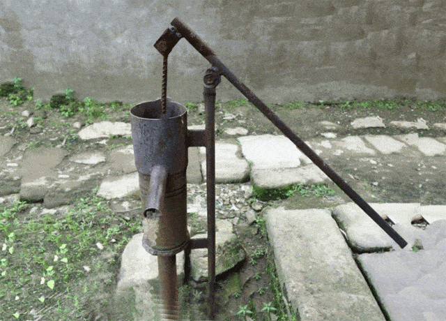 农村常用的压水井什么原理小时候就很好奇压几下水就出来了