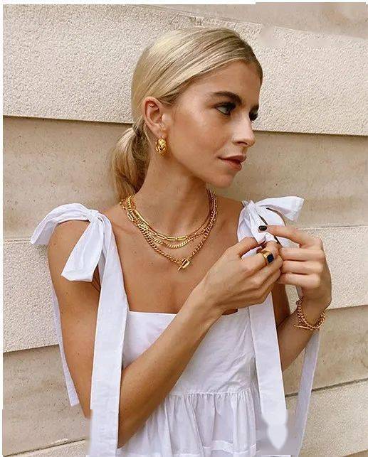 项链|也许你和万茜 泫雅 Jennie衣品的距离，只差这几件配饰的运用！