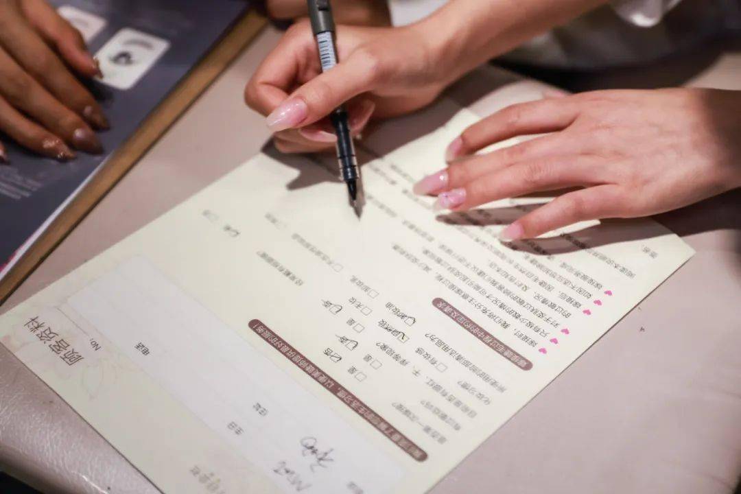 睫毛|史低2折！1小时点亮双眼！夏日清透裸感妆容，只差这一步！想不美都难！