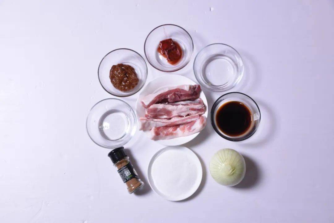 白洋葱|夏天到了怎么能少了美味烧烤？叉烧烤肉串