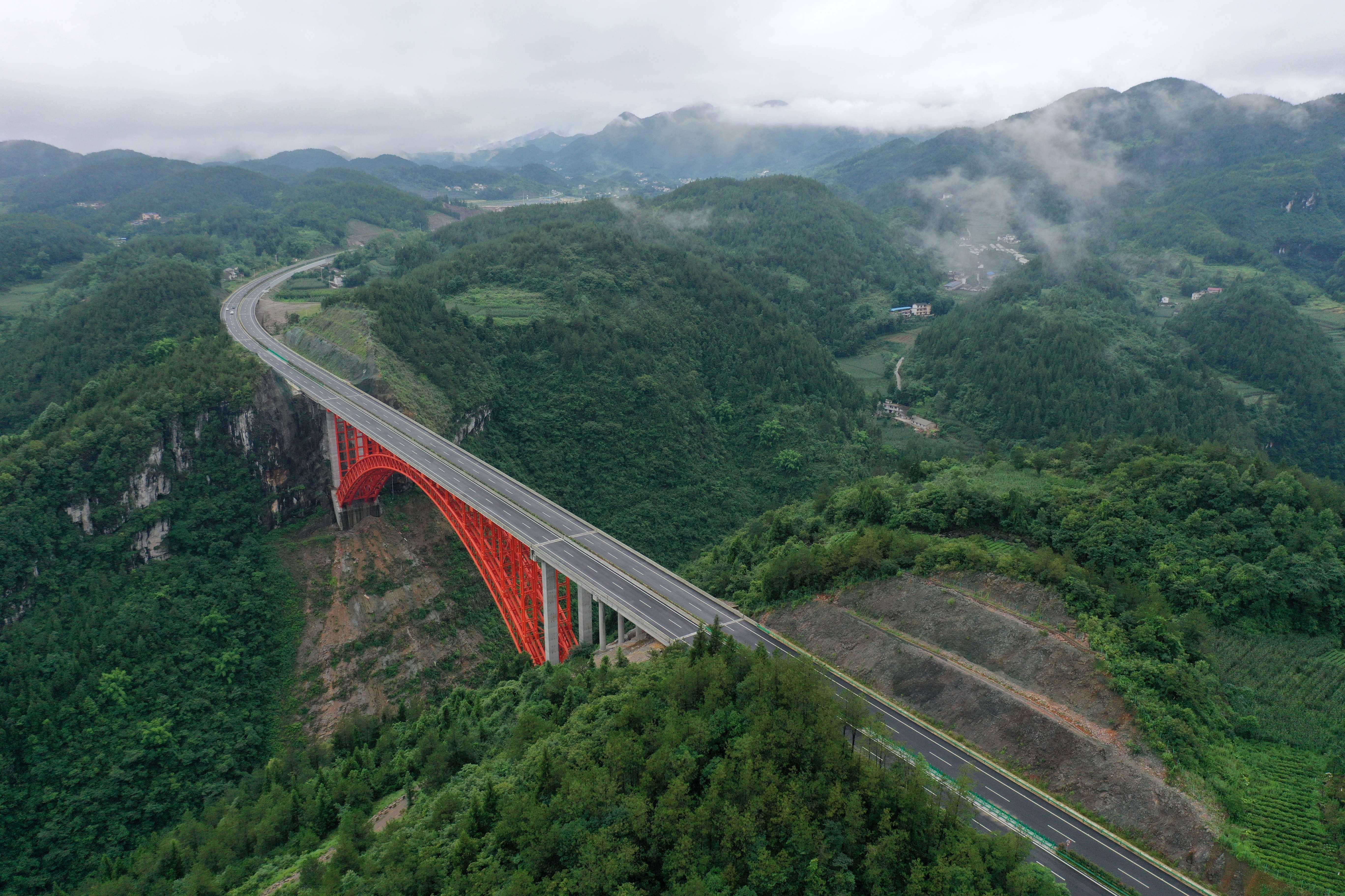 湖北宣鹤,建恩高速建成通车