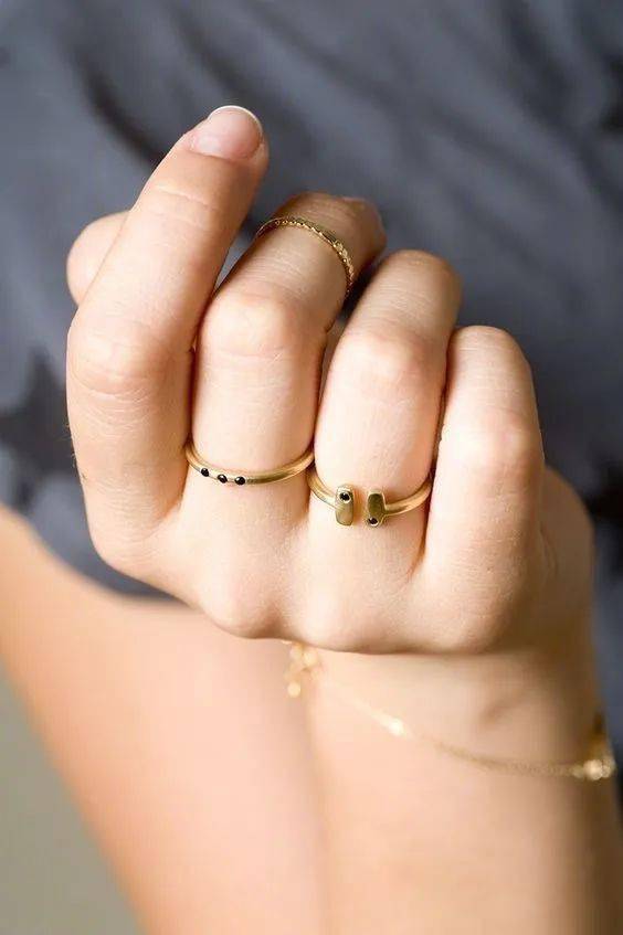 项链|也许你和万茜 泫雅 Jennie衣品的距离，只差这几件配饰的运用！