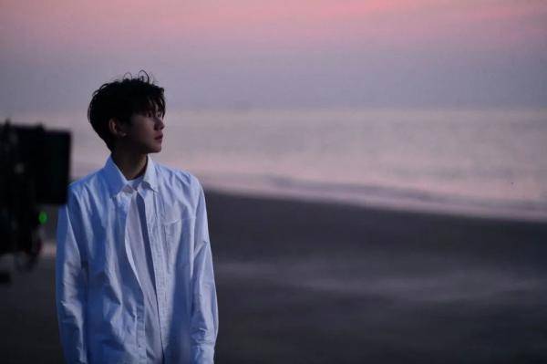 易烊|王源《肆百击》展现四百种可能，王俊凯、易烊千玺鼎力支持！