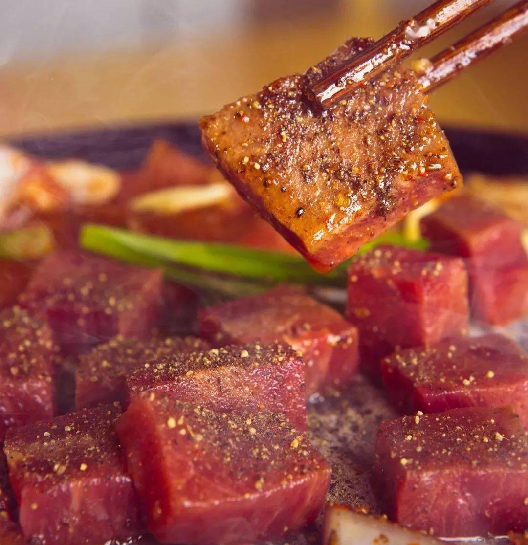 五花肉|酥嫩爆汁！【火遍长沙的“网红烤肉”】78元抢门市价235元 柒酒烤肉 3-4人餐！现切现拌