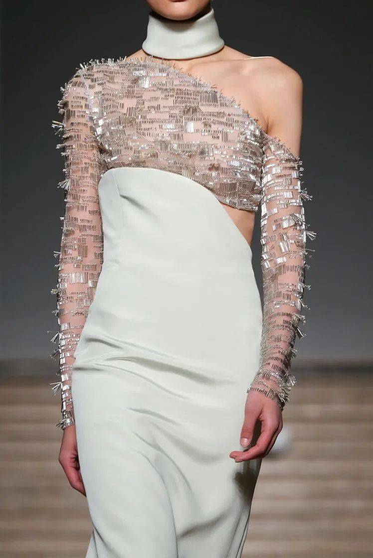 高定|美中带飒！对决于每一寸肌肤的高定细节，赋予了女性之美的全新定义