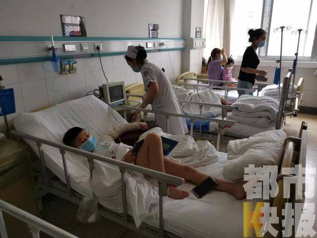 3岁女儿大哭：从左眼直戳颅脑！这款网红玩具，赶紧远离