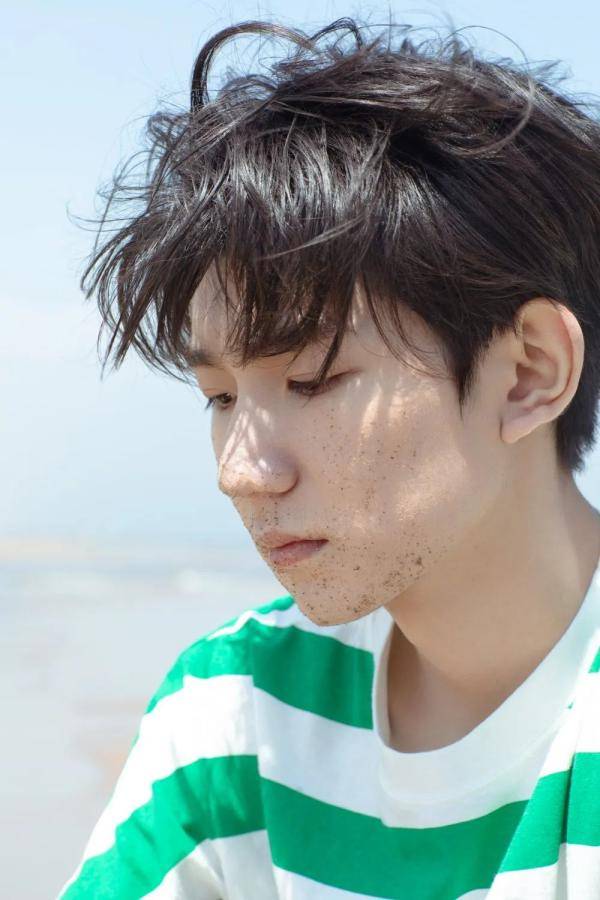 易烊|王源《肆百击》展现四百种可能，王俊凯、易烊千玺鼎力支持！