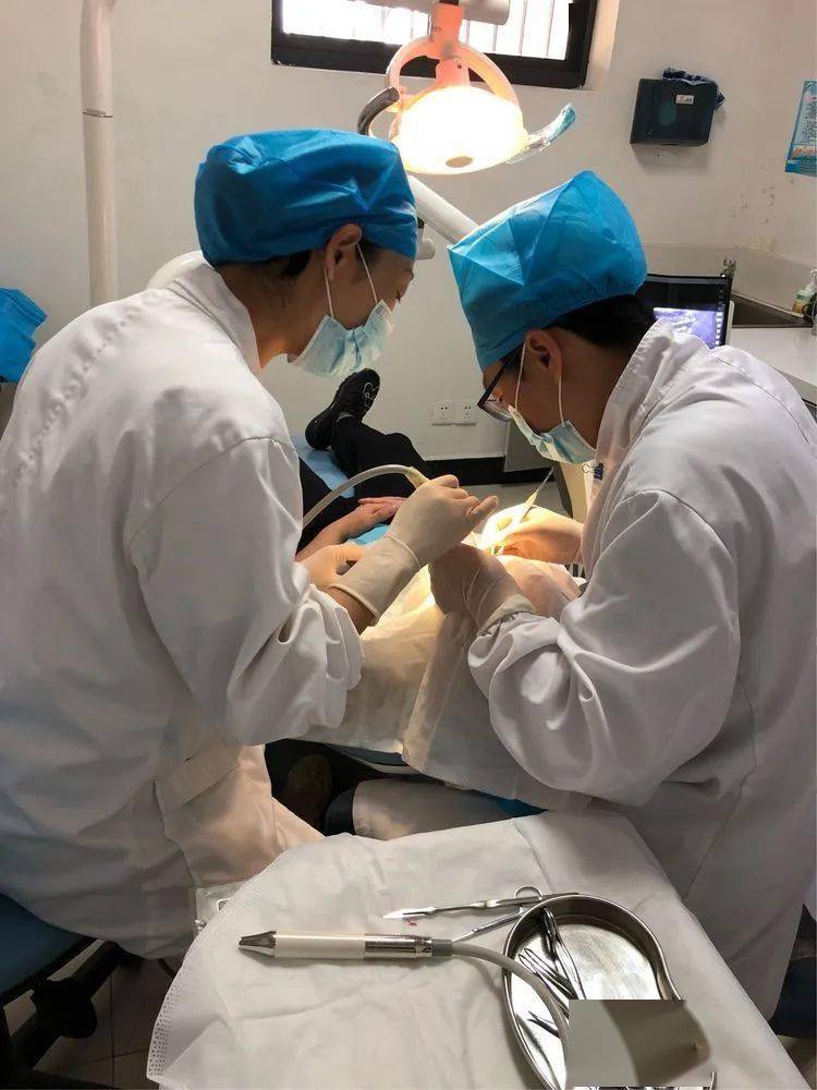 超声骨刀在拔除智齿中的应用 拔牙前