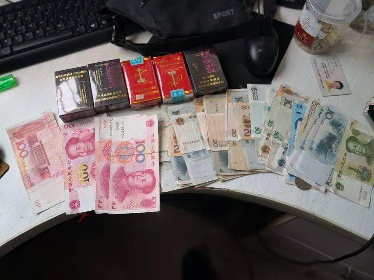 萍乡一茶楼内几条高档香烟及一千多元现金被盗