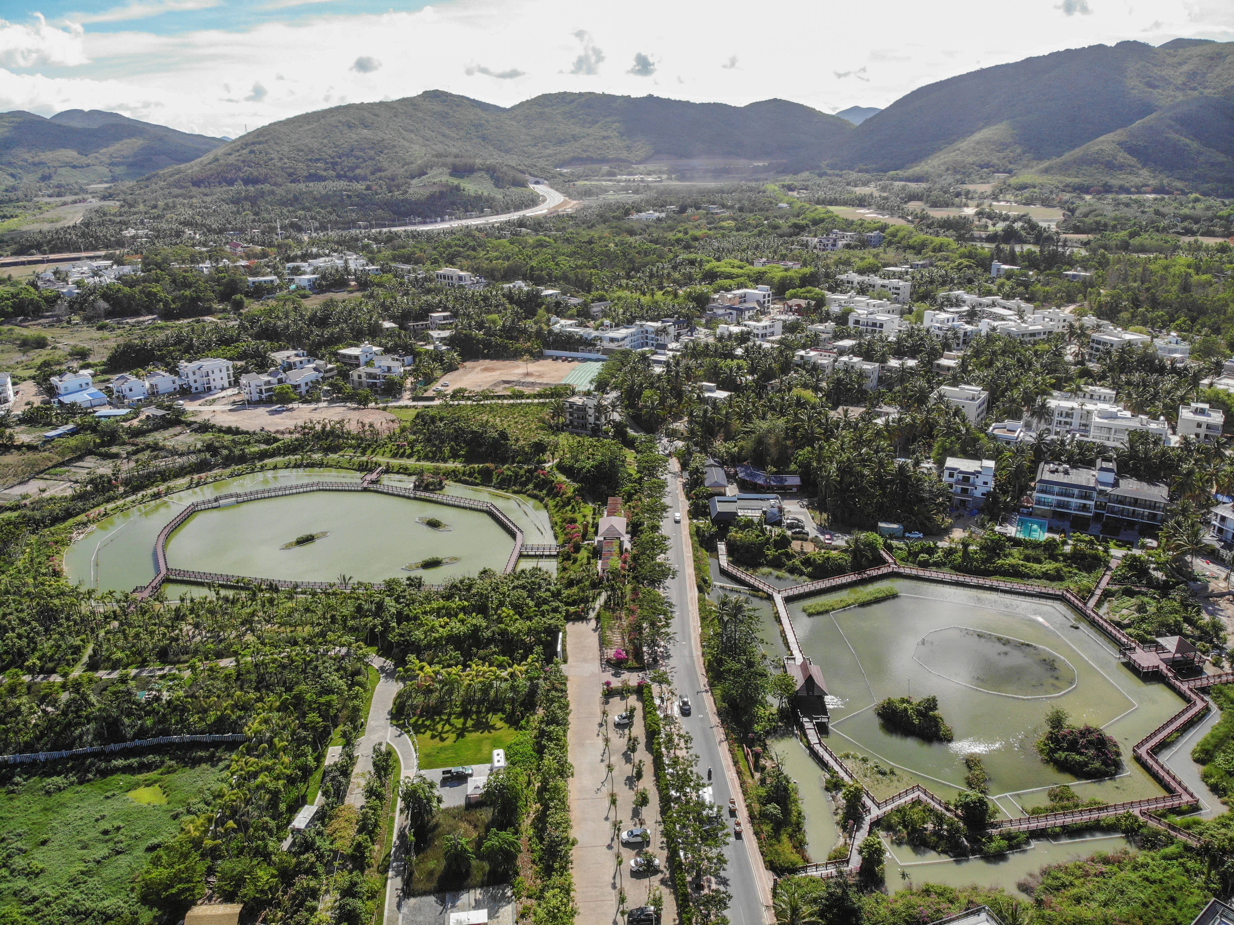 武安市西寺庄中万安村人口_武安市西岭湖(2)