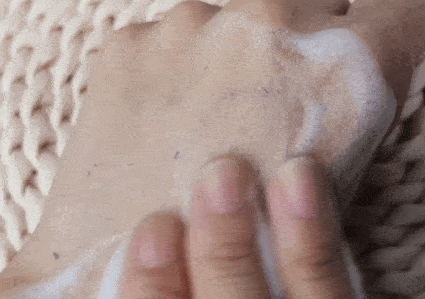 角质|能搓出“脏东西”的它3秒卖出一瓶！去角质、黑头、收毛孔，给你肌肤来次“大扫除”!