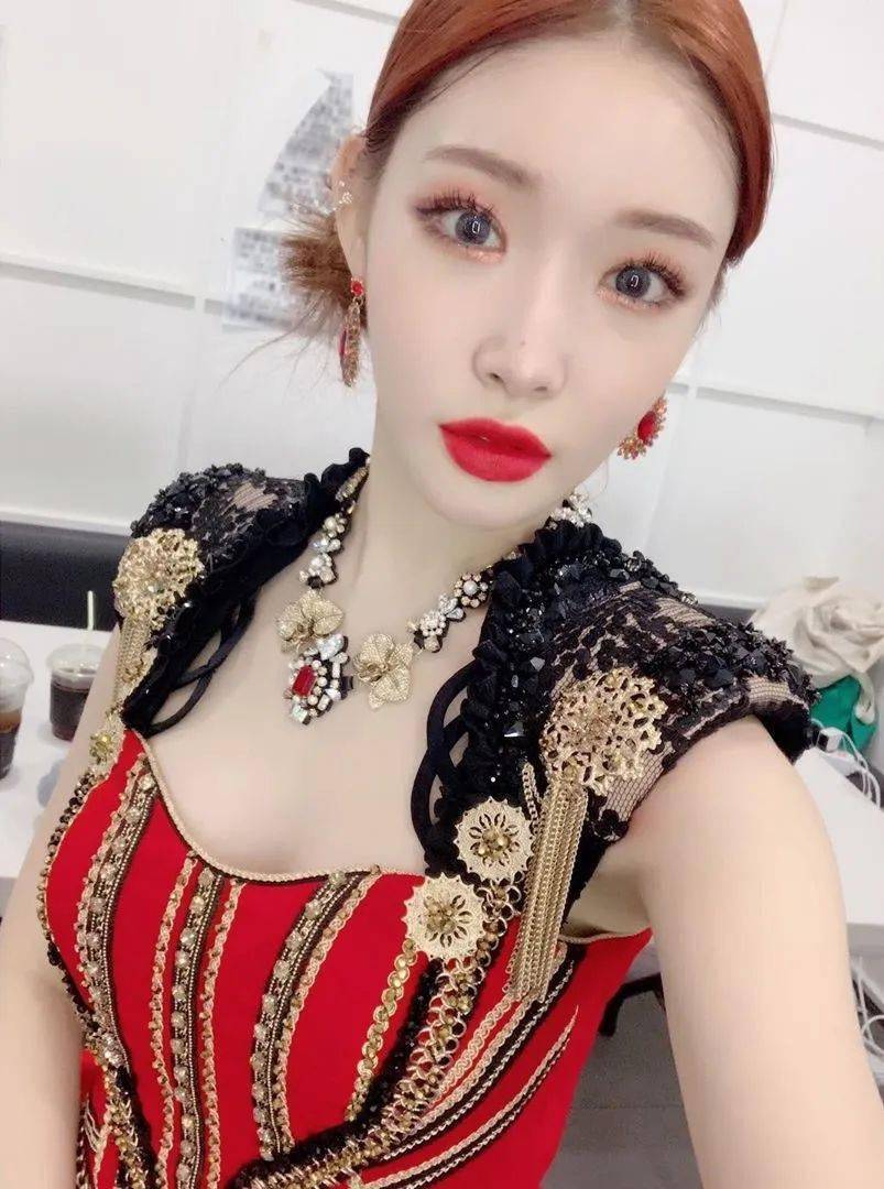 图片|除了新歌,蕾哈娜就连护肤品都为我们准备好了 | 美妆周盘点