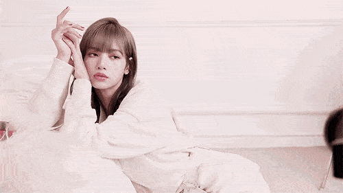 slay|lisa、jennie、虞书欣“拍了拍”你，就问这些slay的发色发饰你们可吗？