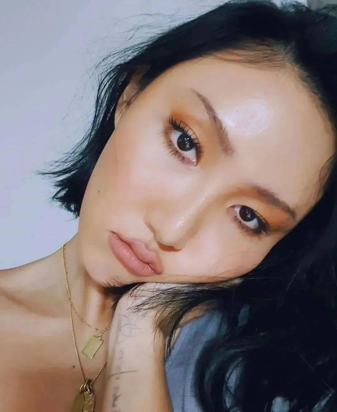 脸蛋|没有一张“漂亮”的脸蛋，却重新定义了美