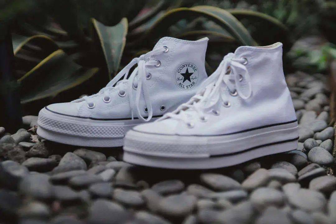 球鞋|#DEAL分享#【 这才是「小白鞋」的正确打开方式! 】