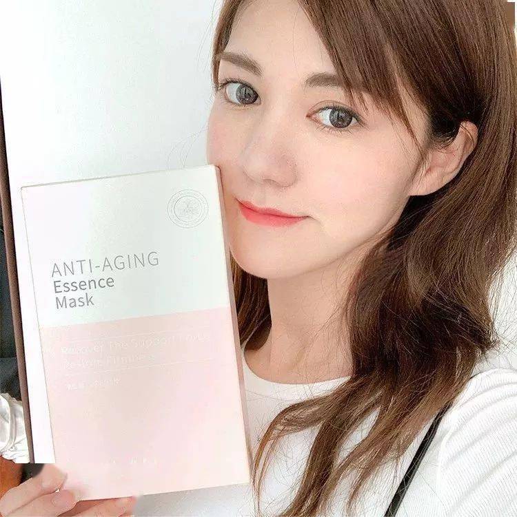 鲜肉|“少女脸”奶奶惊艳全球,61岁又泡到28岁鲜肉,网友:好狠,这女的!