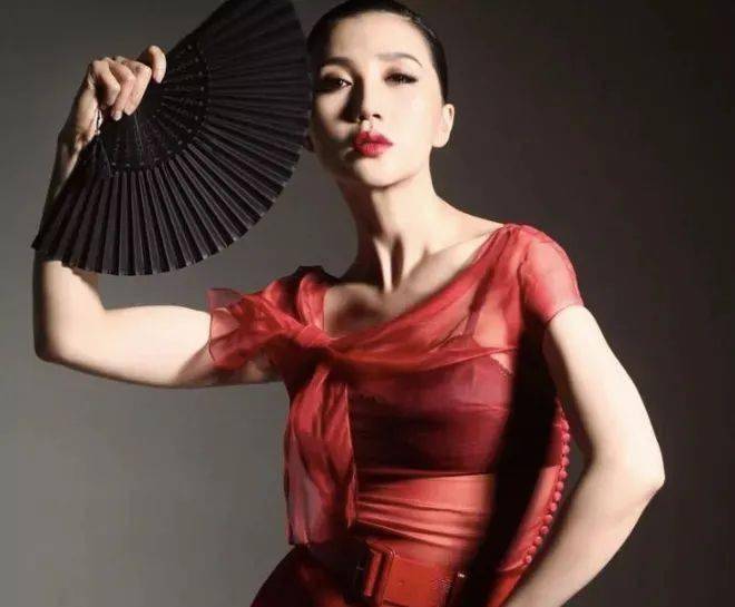 表演|“死里复活”的阿朵,才是真正的无价之姐!