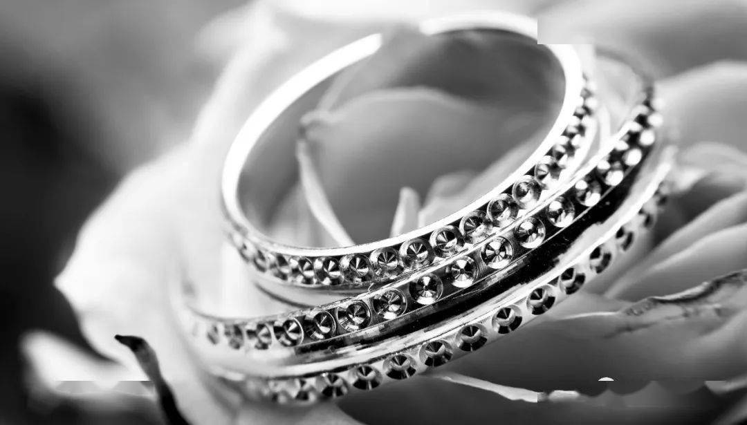 欢心|男士求生必看、首饰不用贵的，只要拍得好，一样讨她欢心！