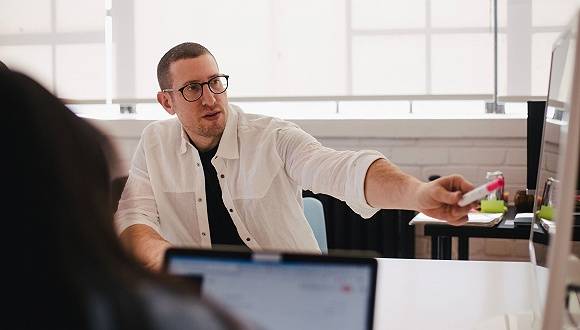 非裔|从招聘到升职，从算法到术语，科技公司掀起种族平权大变革